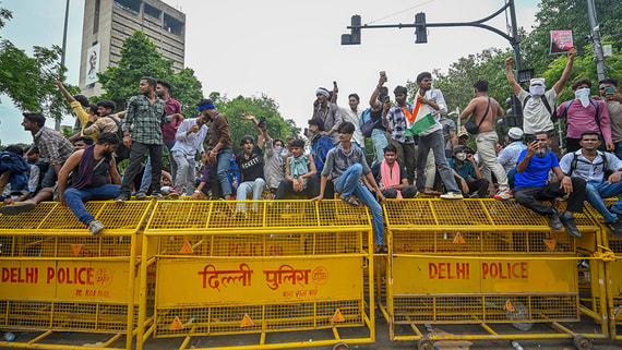 Cockroach Party Protest Forces Indian Education Minister to Resign, Ending Weeks of Demonstrations