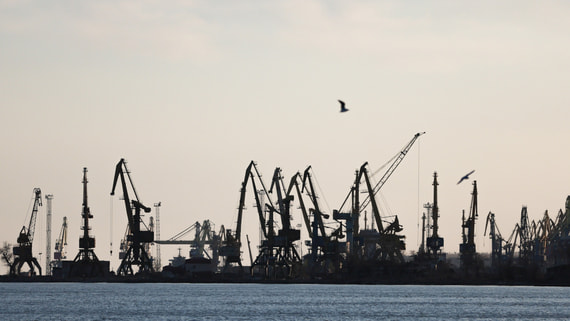 Critical Situation in the Azov Sea: Authorities Warn of Potential Cargo Transportation Restrictions Following Military Attacks