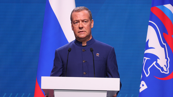 Russia Recruits 200,000 Contract Soldiers in Six Months, Medvedev Dismisses Mobilization Rumors